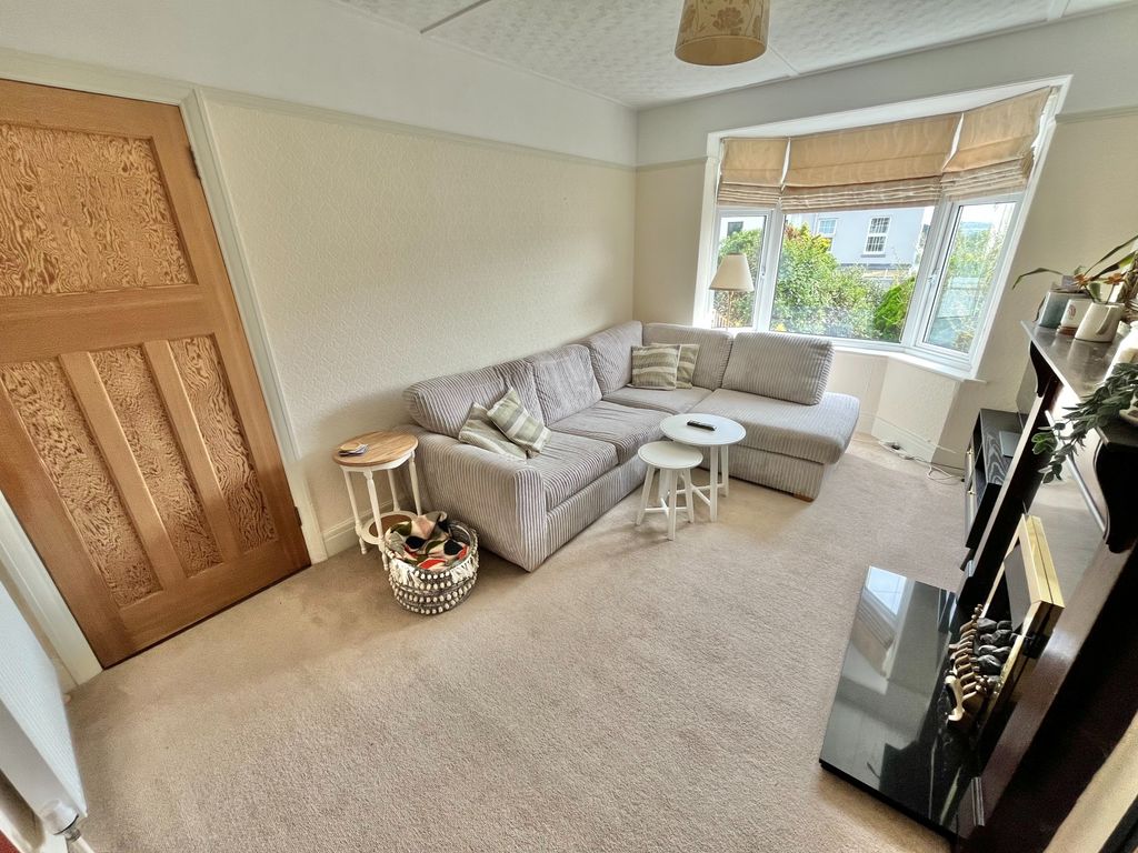 Property photo 2 of 21