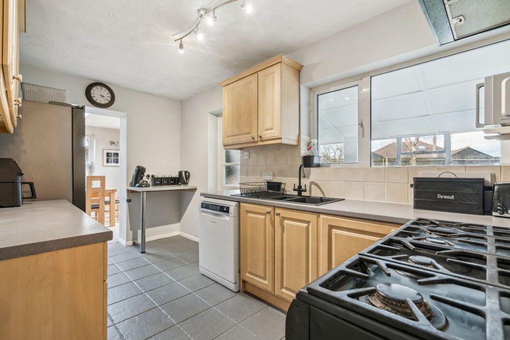 Property photo 3 of 25 Kitchen
