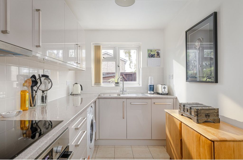 Property photo 2 of 19 Bathroom