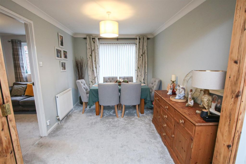 Property photo 3 of 17 Dining Area