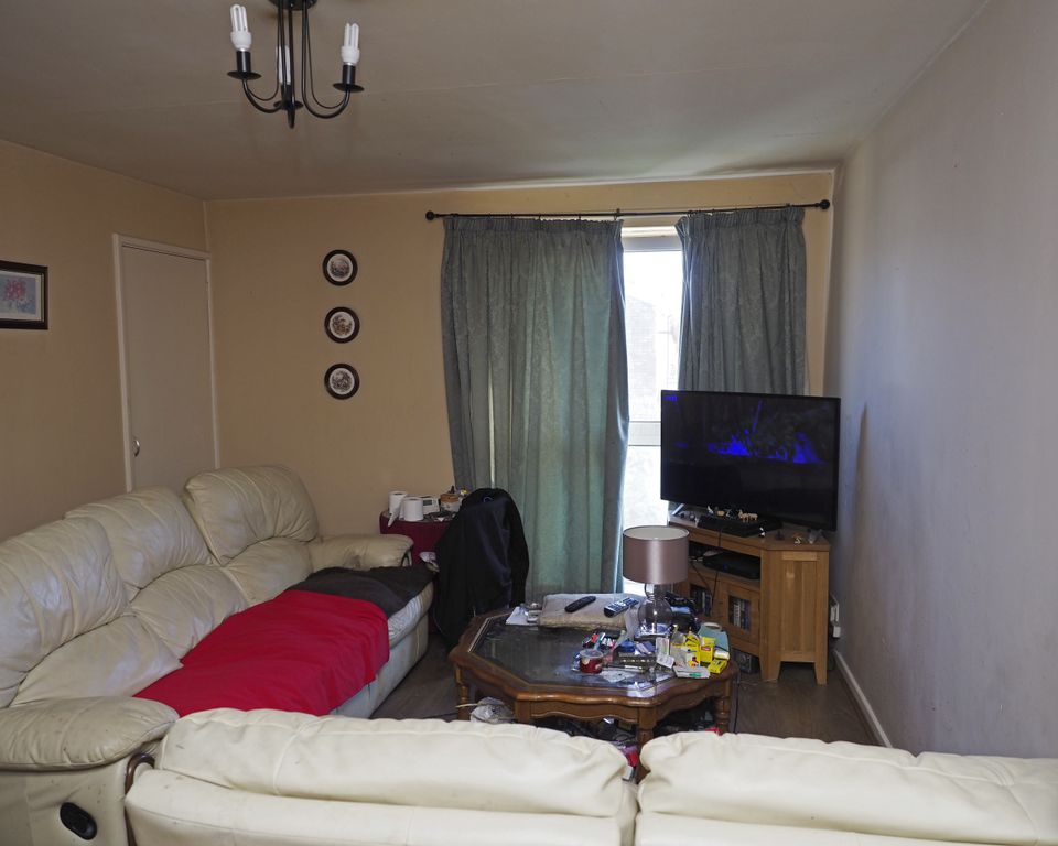 Property photo 2 of 16 Lounge