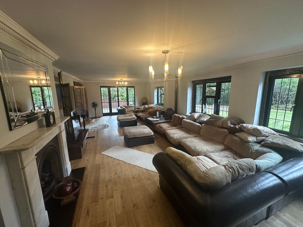 Property photo 2 of 20