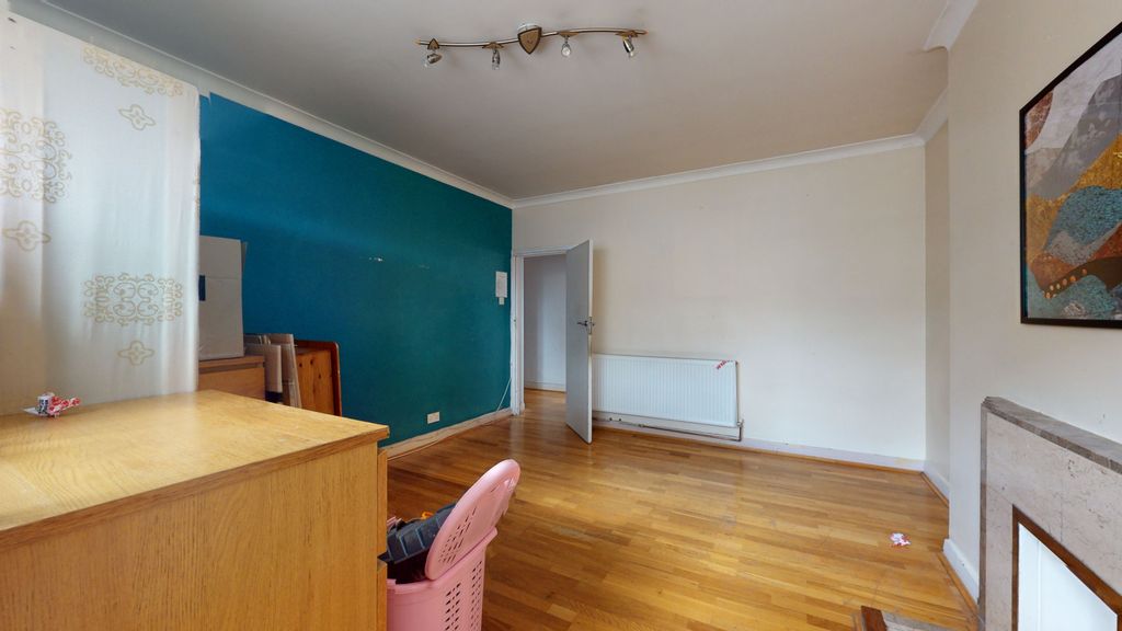 Property photo 2 of 13 Flat 16, Warwick Lodge, Shoot Up Hill, London Nw2 3Pe