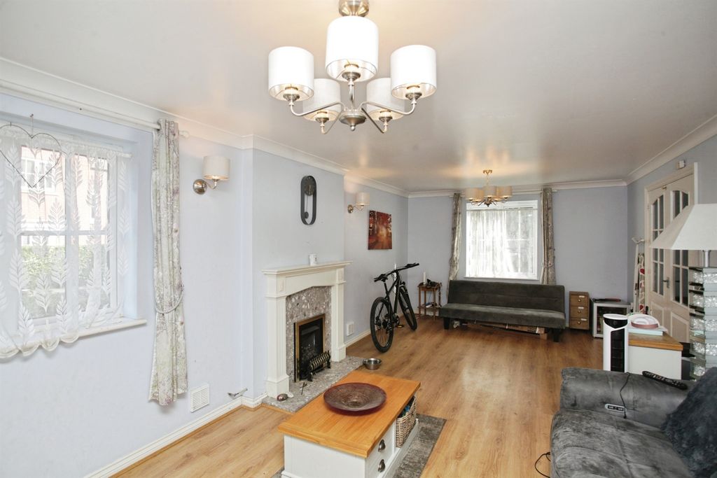 Property photo 3 of 23