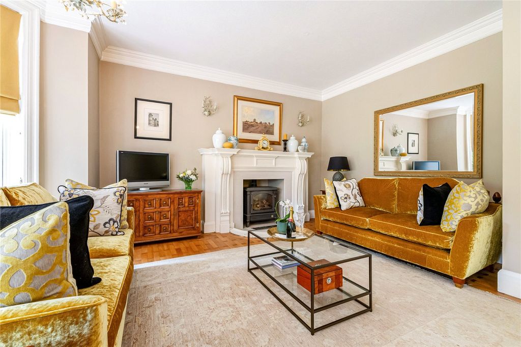Property photo 2 of 20 Sitting Room