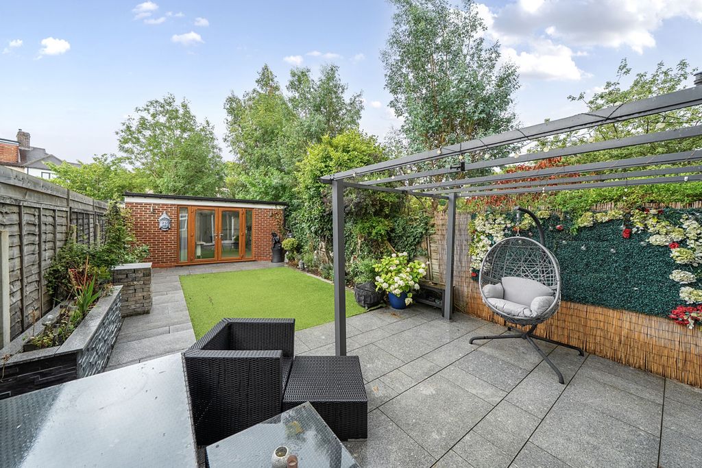 Property photo 3 of 19 Garden