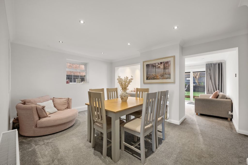 Property photo 3 of 17 4684153