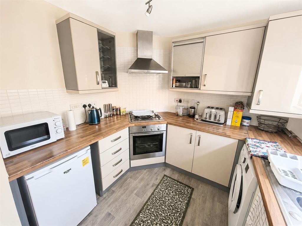 Property photo 3 of 16 28 Newmarket 5.Png