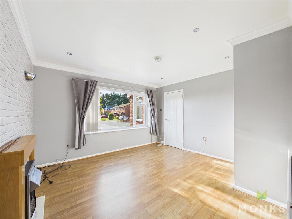 Property photo 3 of 20 Lounge