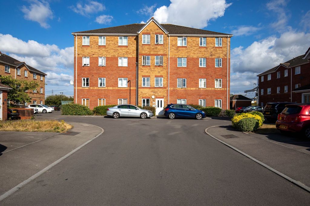2 bed flat for saleCwrt Coles, Cardiff CF24