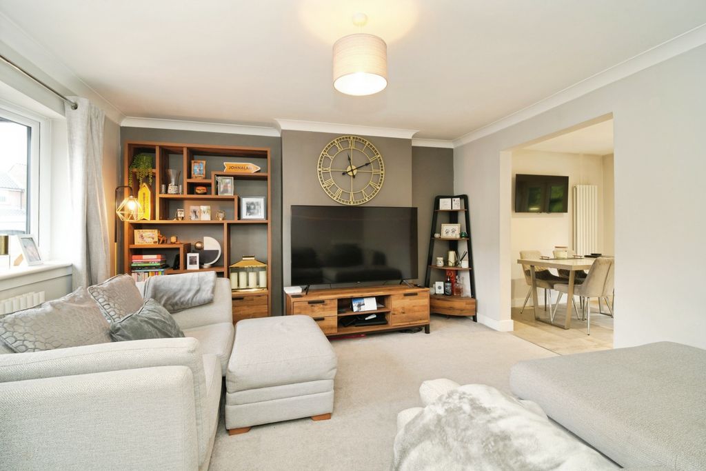 Property photo 1 of 19 Lounge