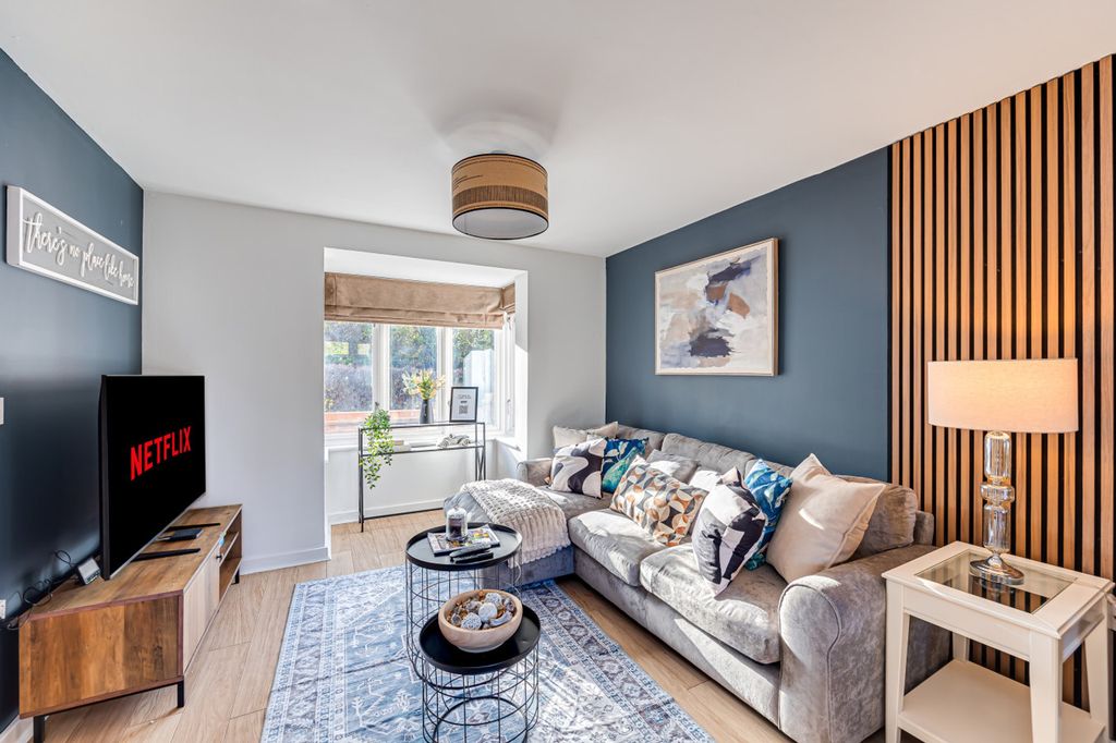 Property photo 1 of 36 Living Room