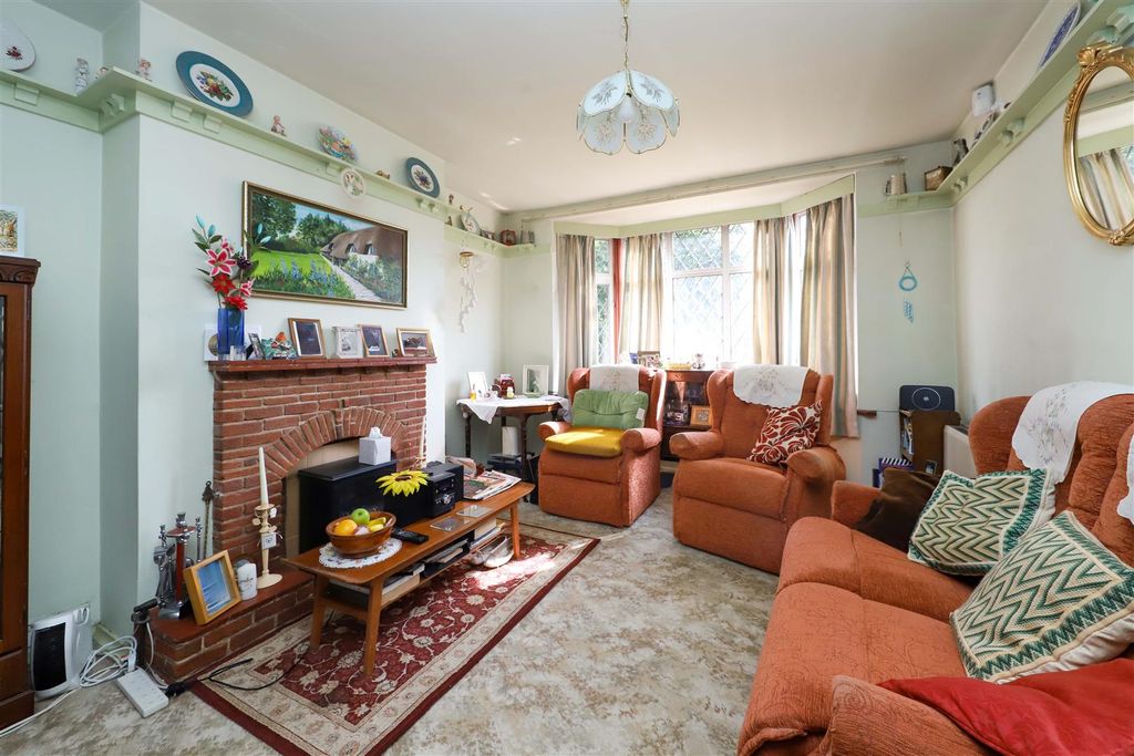 Property photo 2 of 11 Living Room