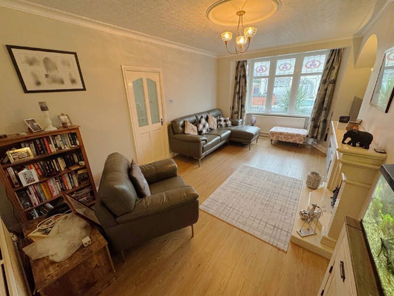 Property photo 2 of 36 Lounge