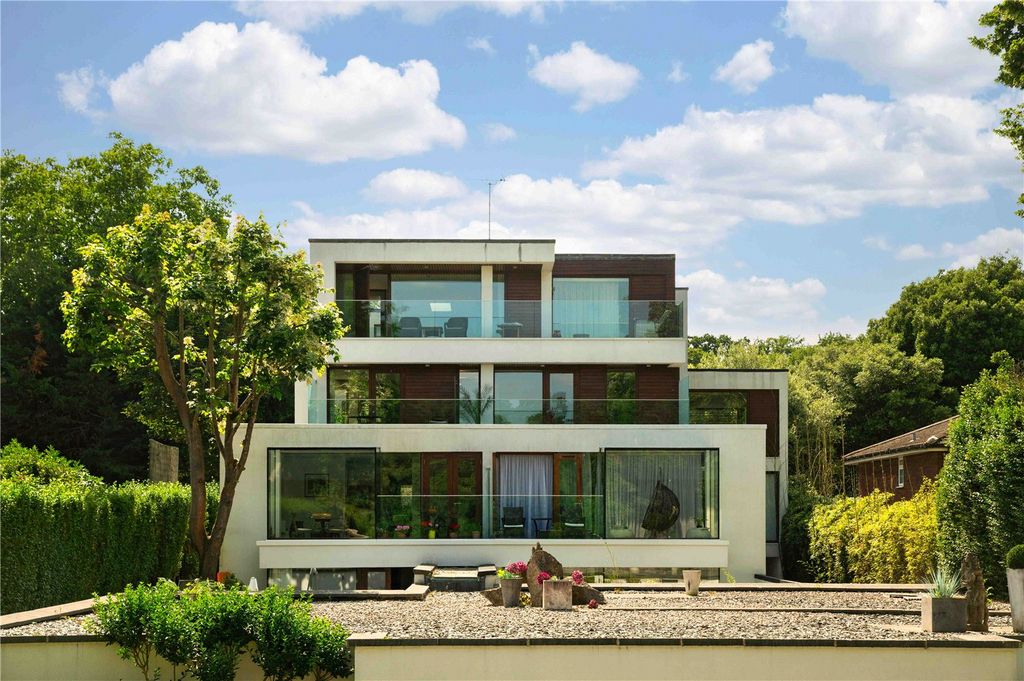 Property photo 1 of 12 External