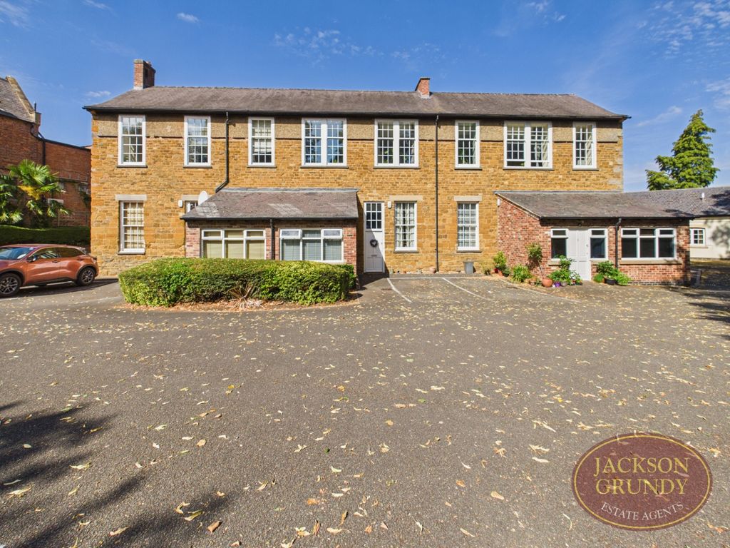 Property photo 2 of 16 Abbey Court