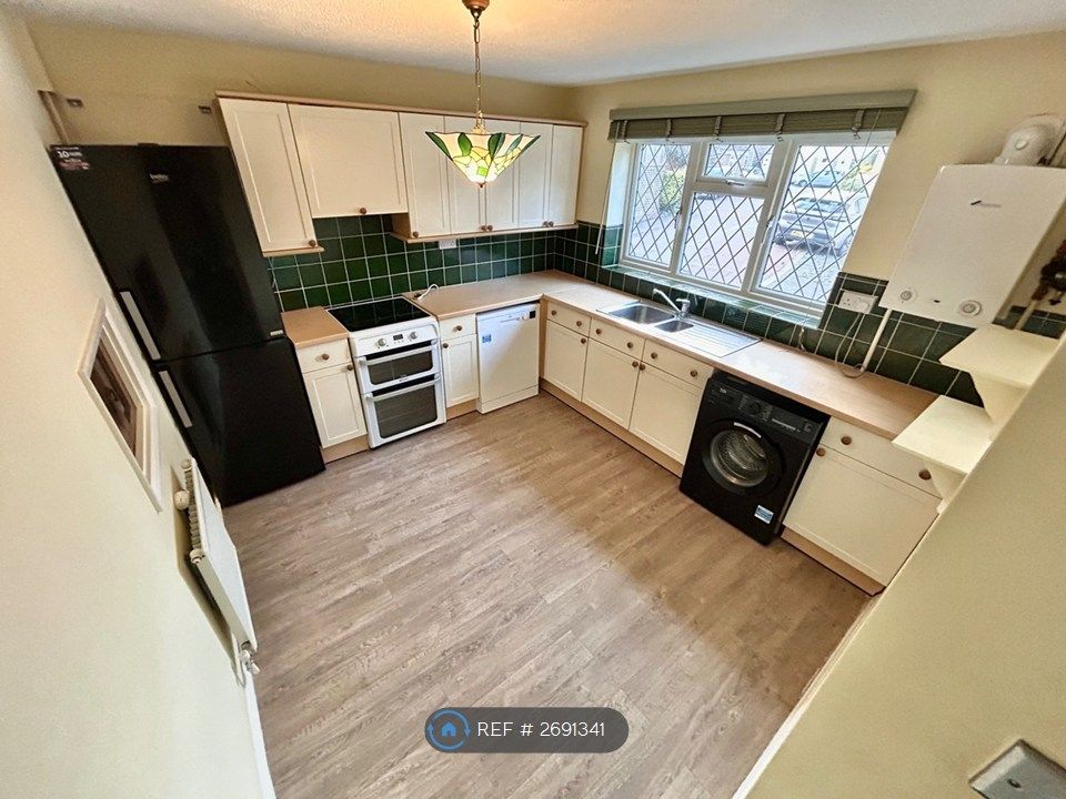 Property photo 3 of 7 Kitchen