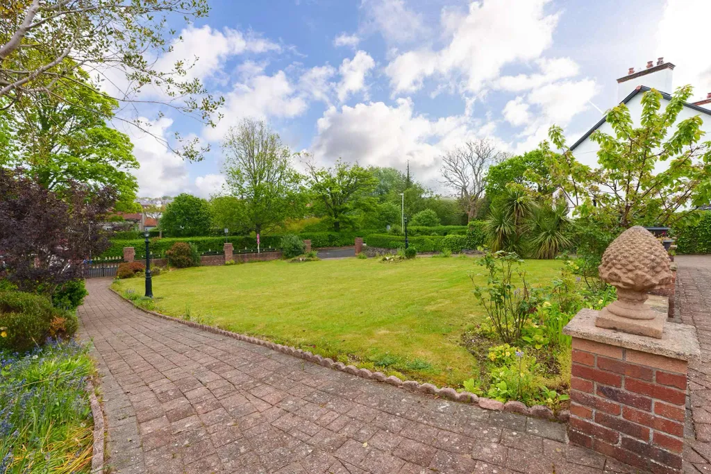 Property photo 2 of 37