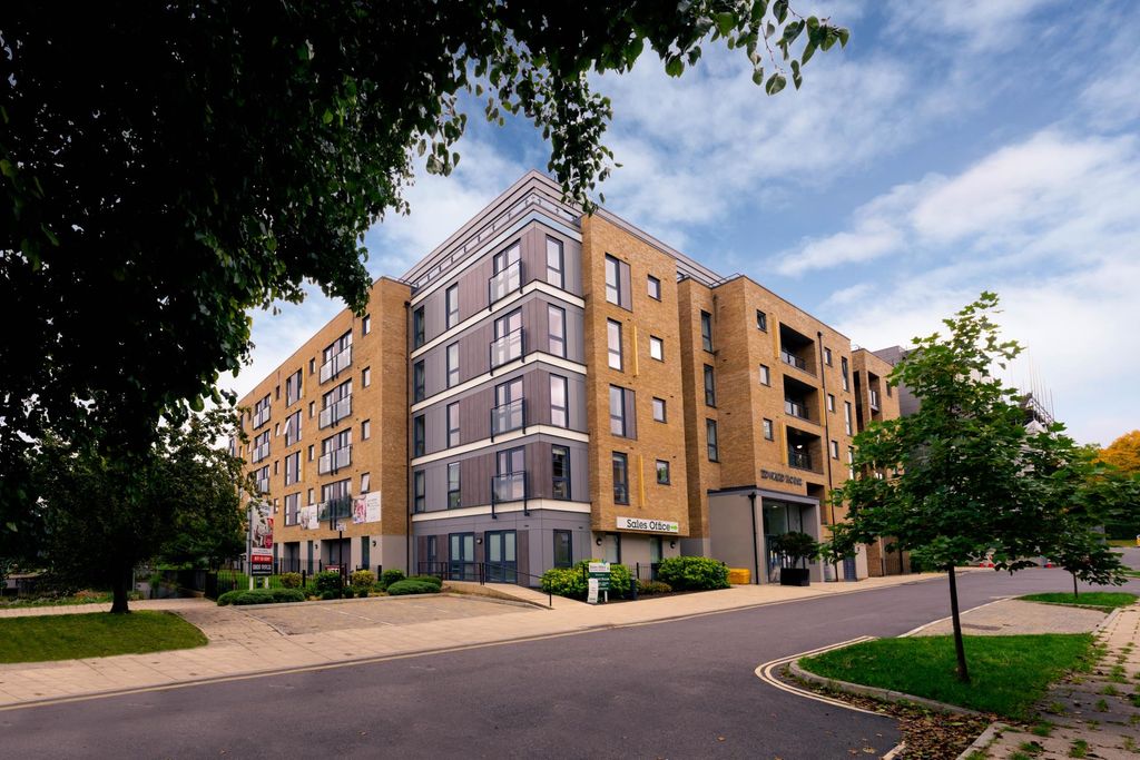 Property photo 1 of 12 Bathroom