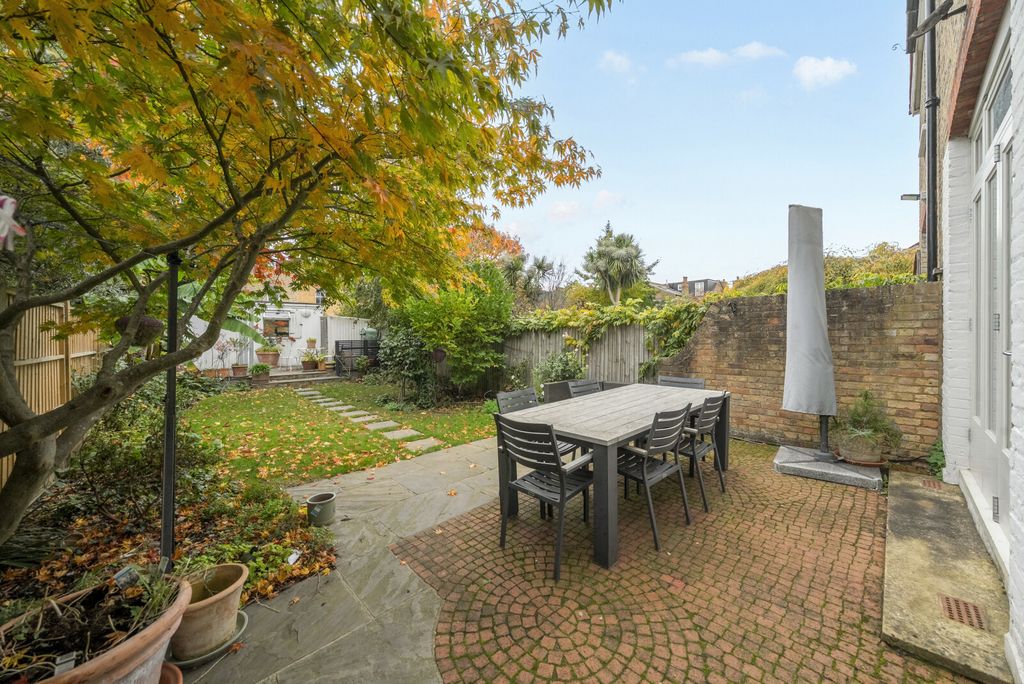 Property photo 3 of 16 Garden