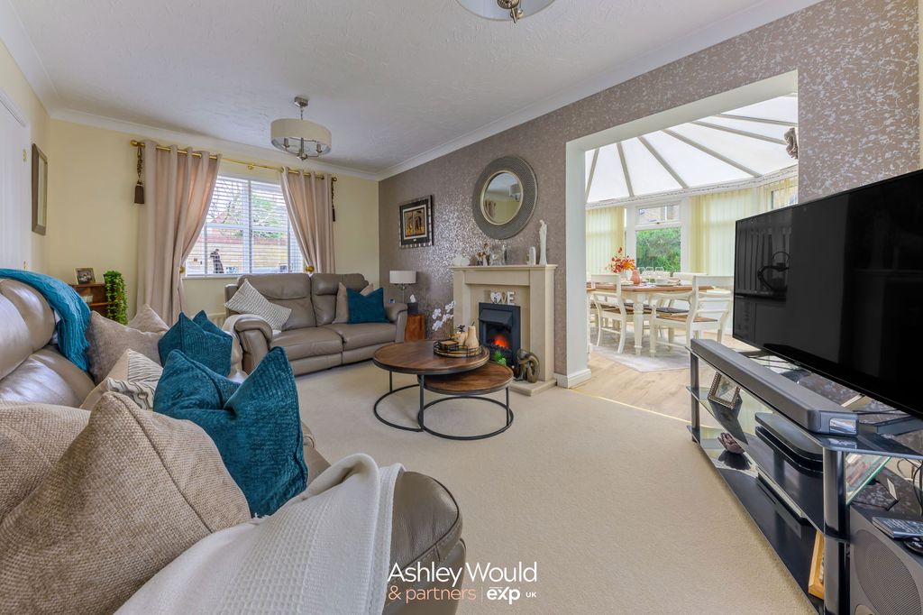 Property photo 3 of 32