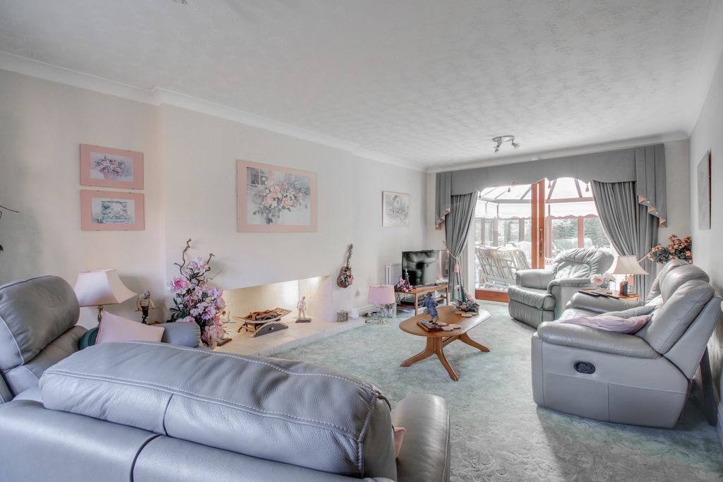 Property photo 3 of 21 Living Room