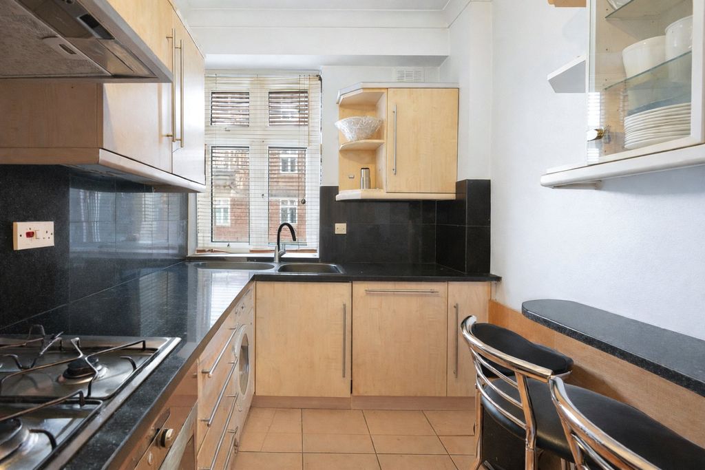 Property photo 3 of 7 Kitchen