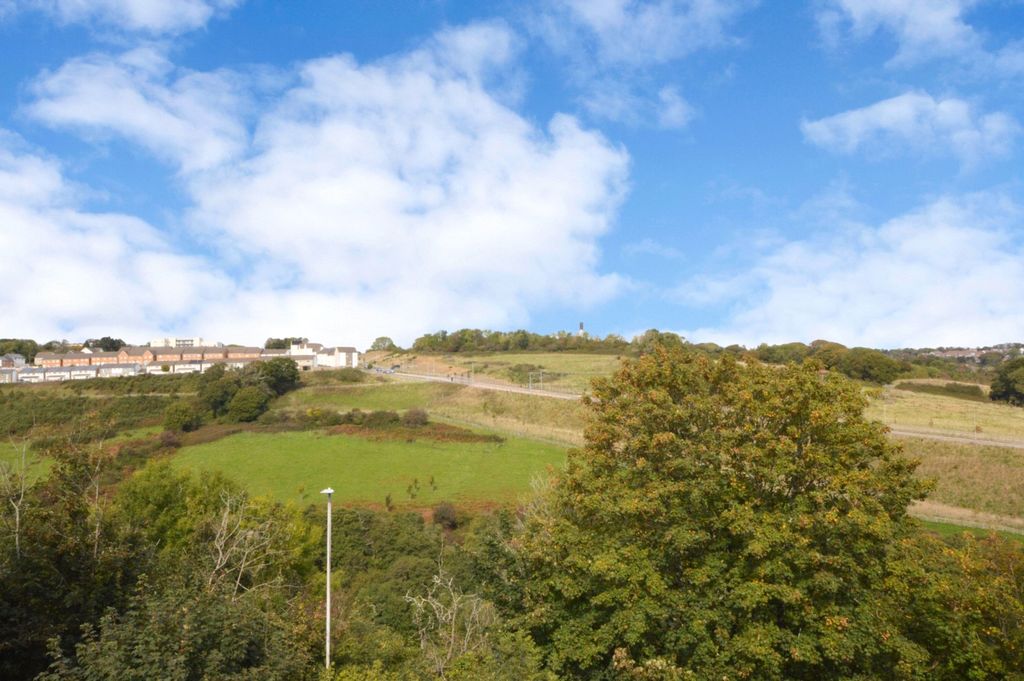 Property photo 3 of 15 Picture No. 05