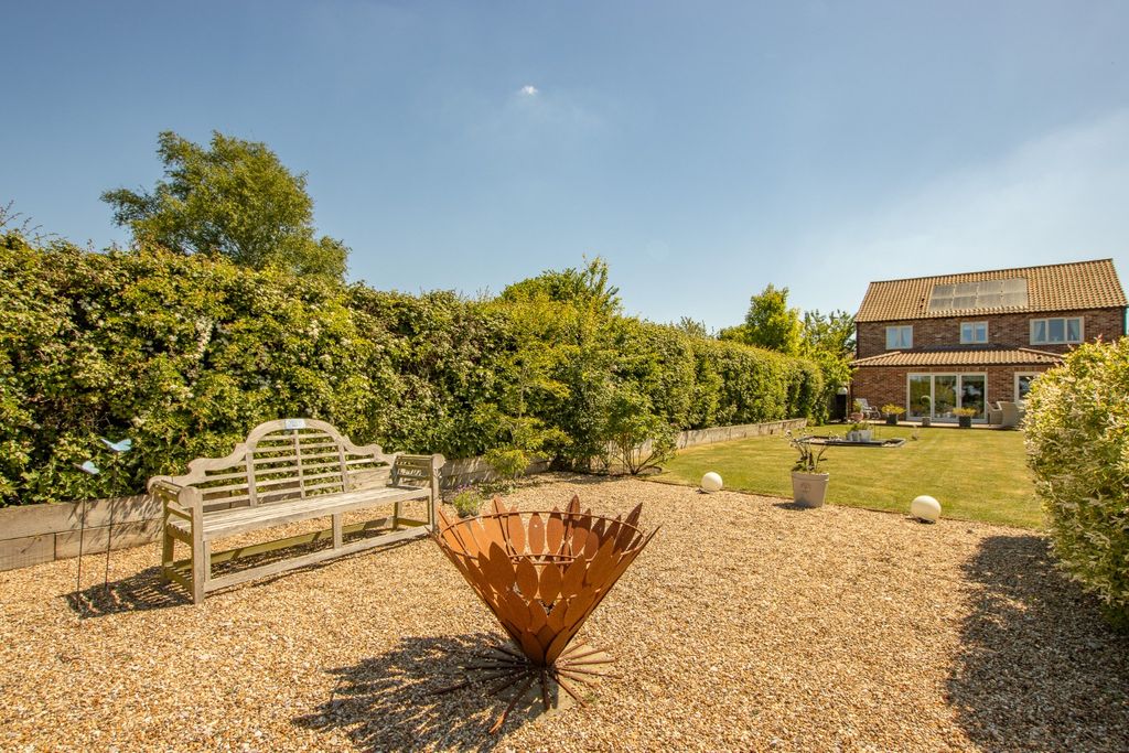 Property photo 3 of 46 4172426