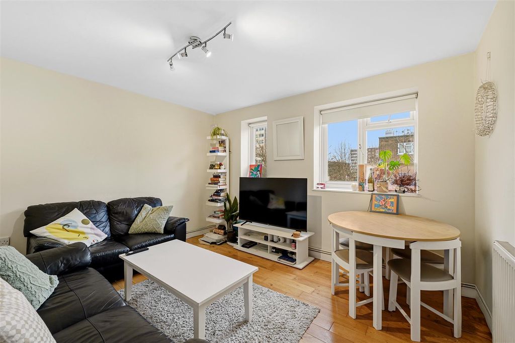 Property photo 1 of 11 Living Room.Jpg