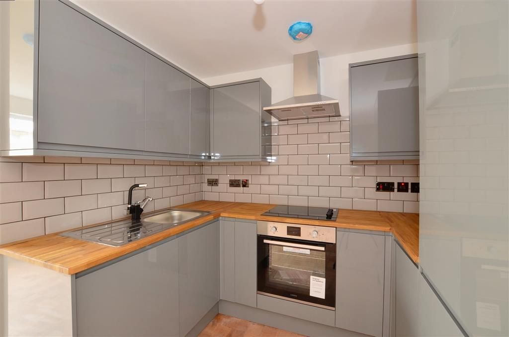 Property photo 1 of 11 Kitchen/ Living Room