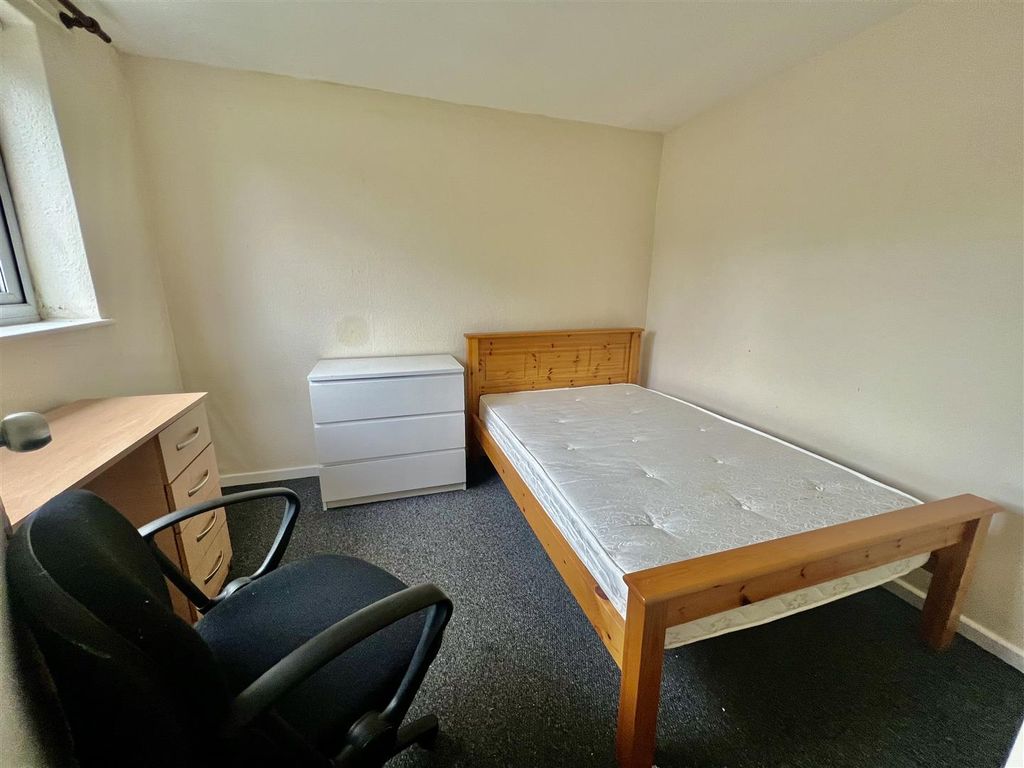 Property photo 2 of 11 Tempimageheow5S.Jpg