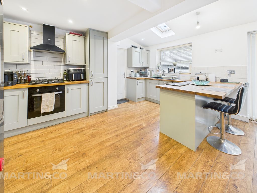 Property photo 3 of 17 Cam02406G0-Pr0550-Still002