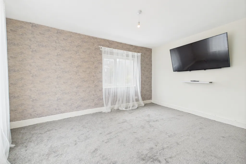 House in Sheffield, Meersbrook Bank, Meersbrook - More