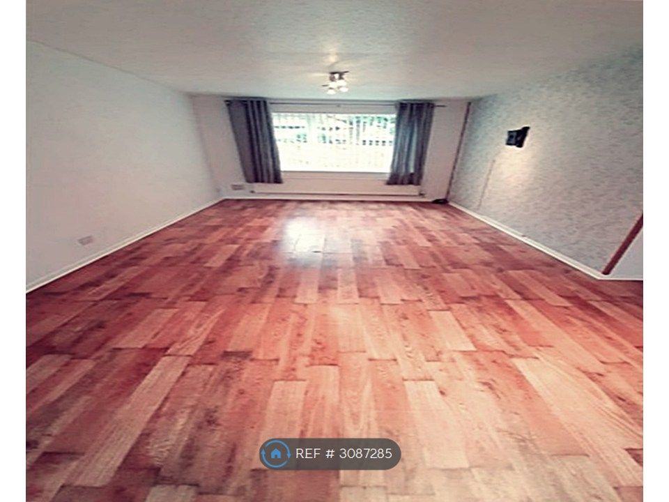 Property photo 3 of 16 Lounge