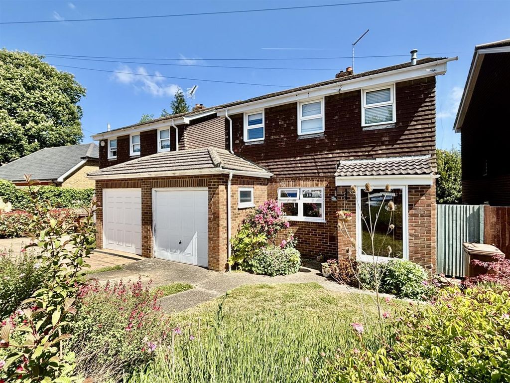 Property photo 1 of 32 Roebuck Road