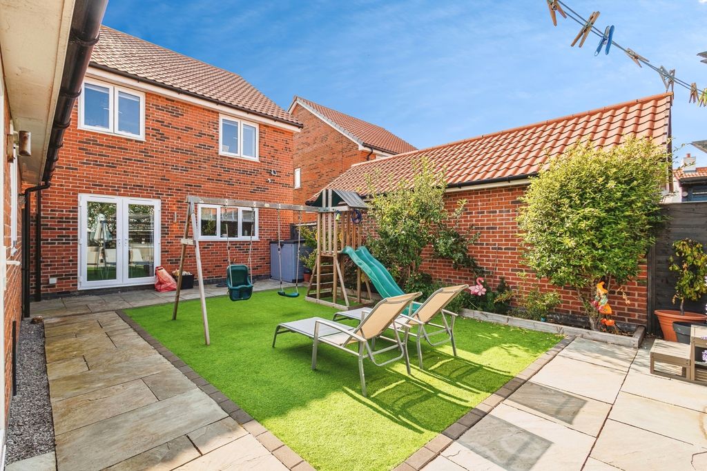 Property photo 3 of 19 Photo