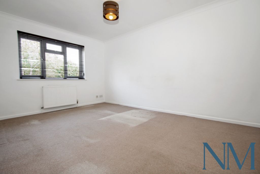 Property photo 3 of 6 Living Room