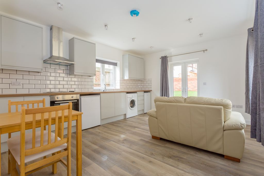 Property photo 2 of 8 Photo 3