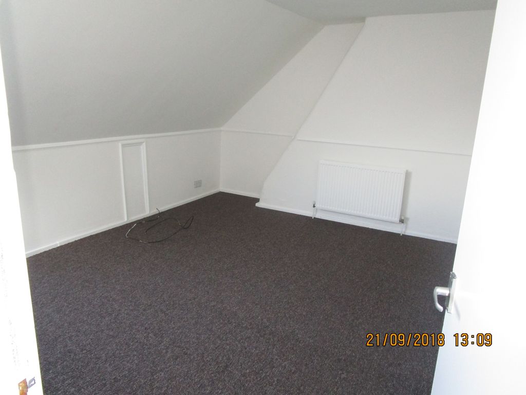 Property photo 2 of 5 Living Room