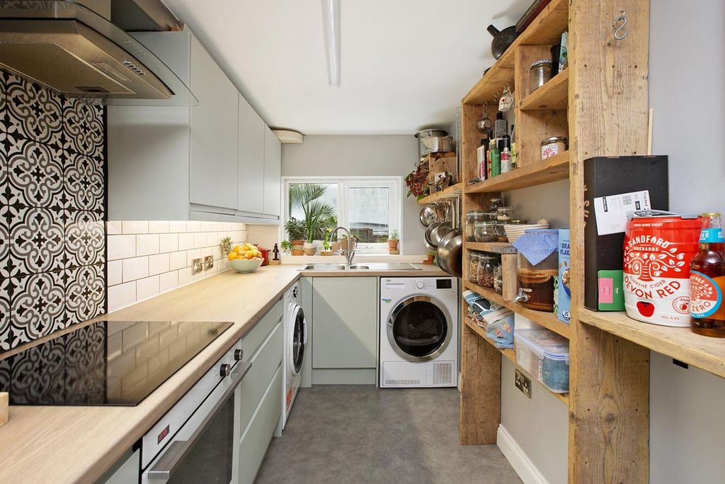 Property photo 3 of 18