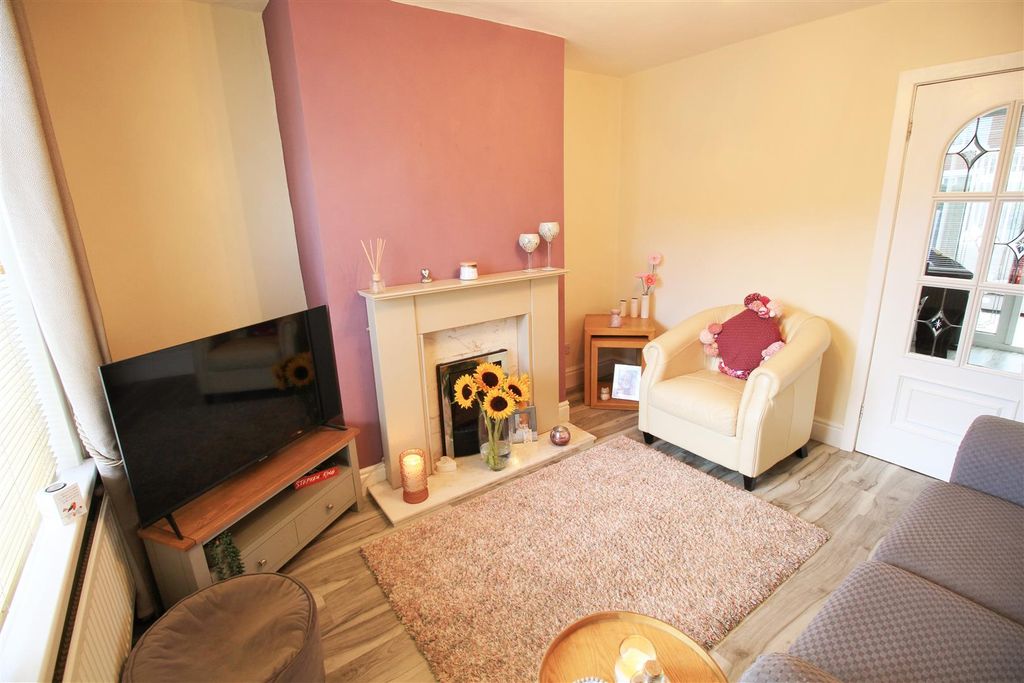 Property photo 2 of 14 Lounge..Jpg