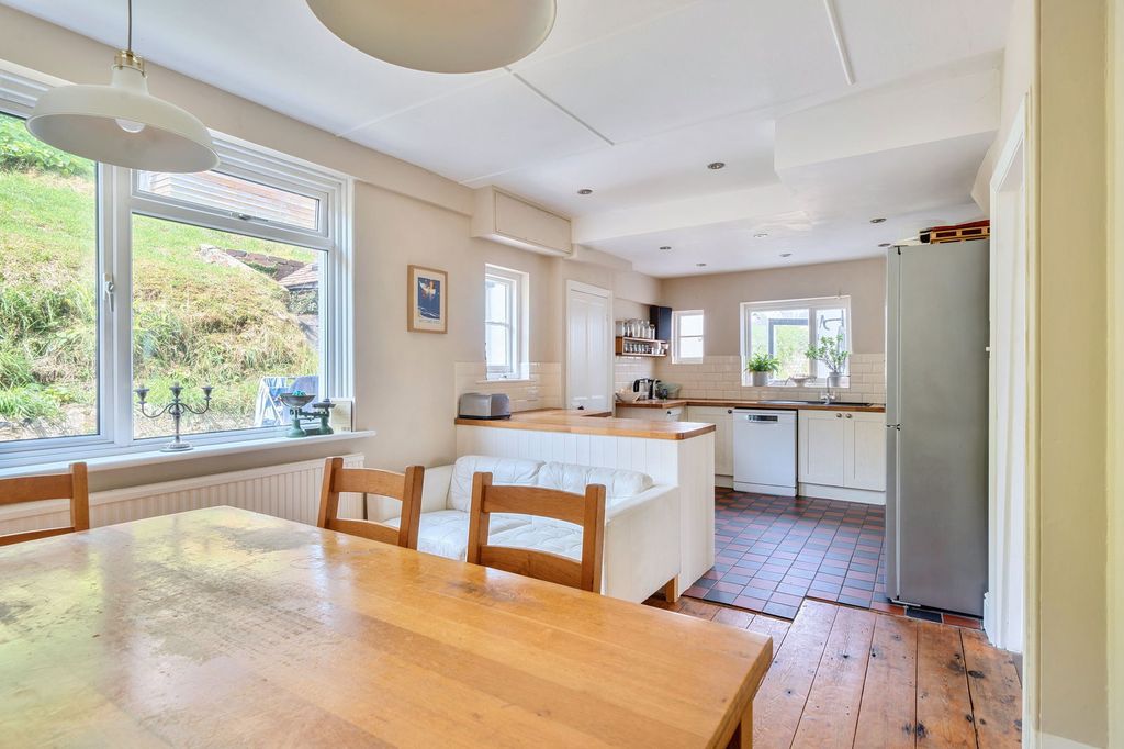 Property photo 2 of 37