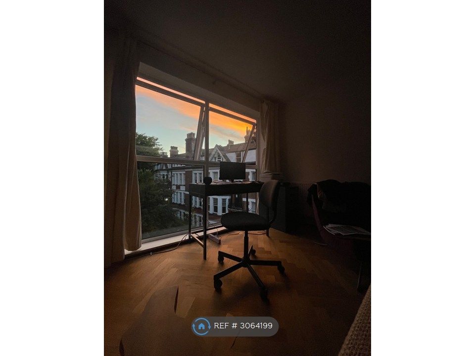 Property photo 1 of 7 Living Room Dusk