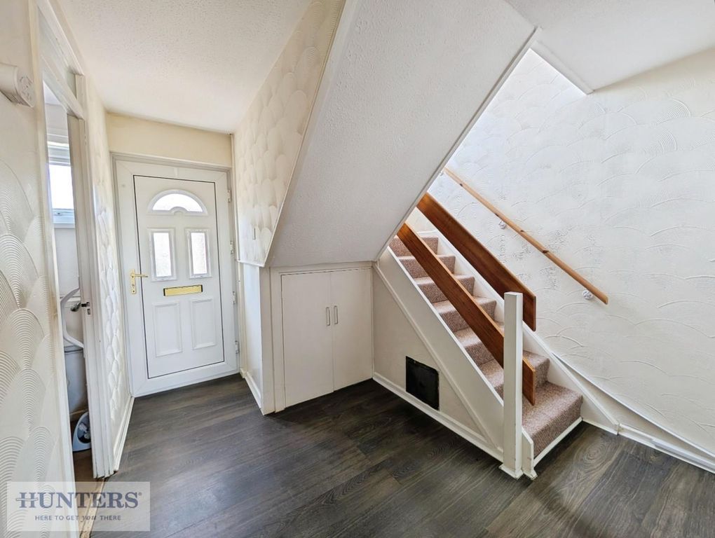 Property photo 3 of 14 Entrance Hallway