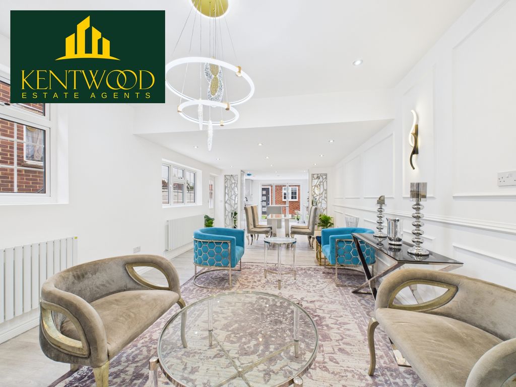 Property photo 1 of 15 4 Bed Semi Detached House On Brockenhurst Road In Ascot