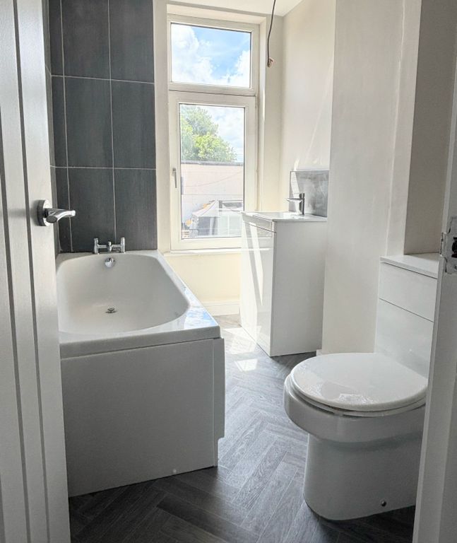 Property photo 3 of 15 Family Batroom With Bath And Shower