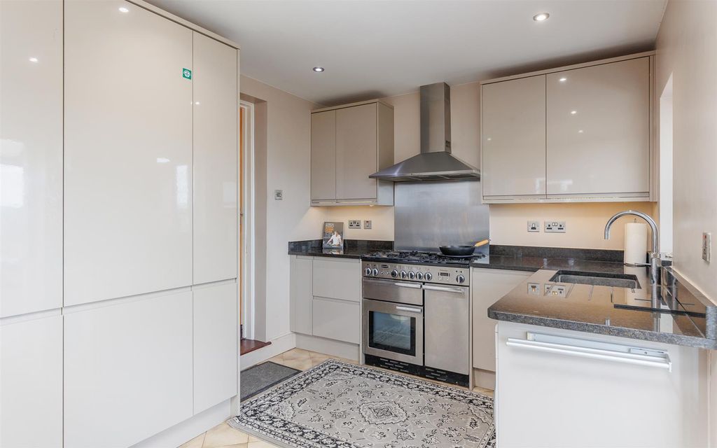 Property photo 2 of 18 Kitchen