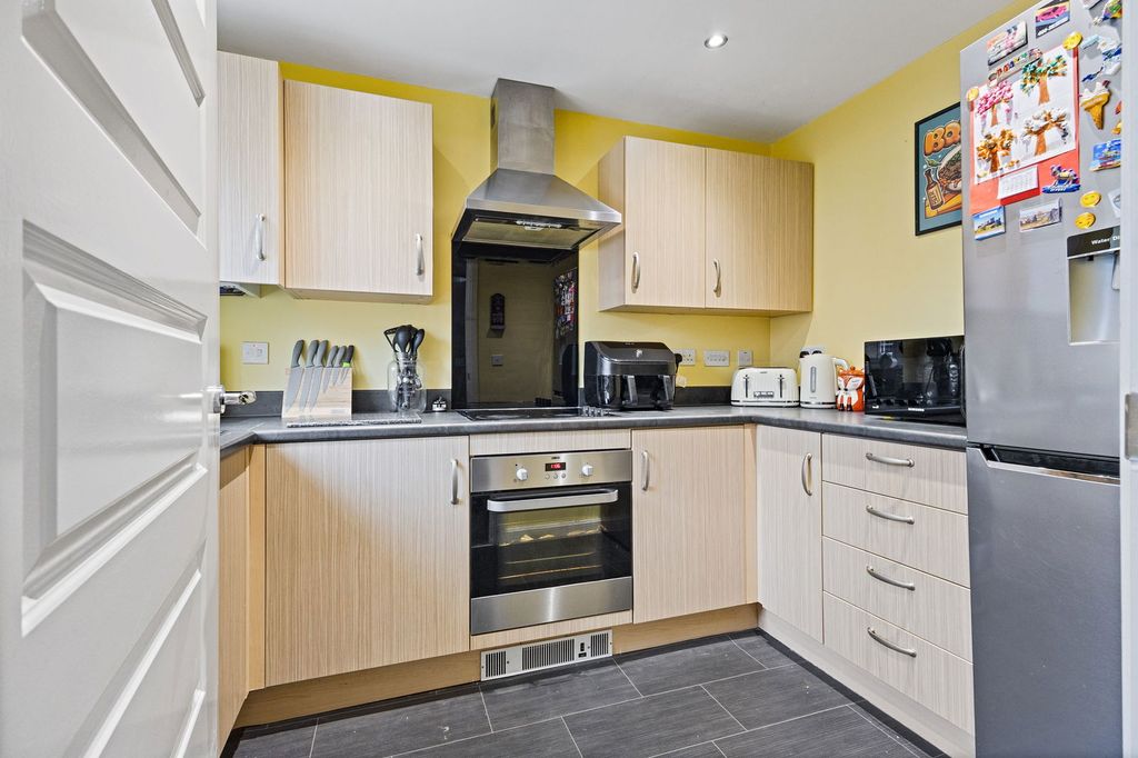 Property photo 2 of 21