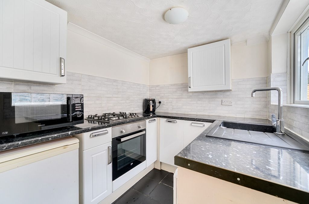 Property photo 2 of 10 1374578-8-6907Db1...